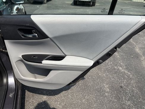 Used 2017 Honda Accord LX image 35