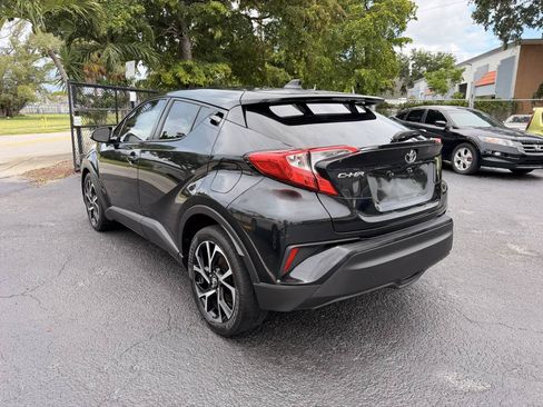 Used 2019 Toyota C-HR XLE FWD image 2
