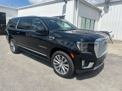 Used 2022 GMC Yukon XL Denali AWD/4WD image 2