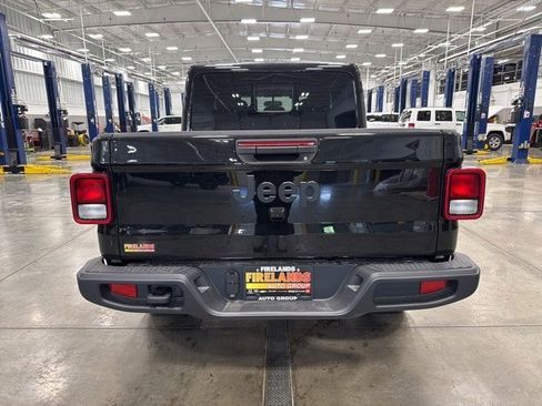 New 2025 Jeep Gladiator Sport image 6