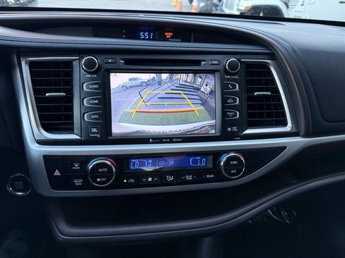 Used 2016 Toyota Highlander Limited image 30