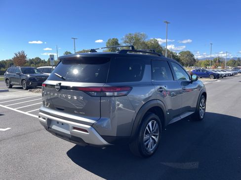 Used 2023 Nissan Pathfinder SL image 17