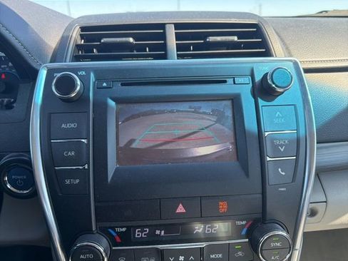 Used 2015 Toyota Camry LE image 19