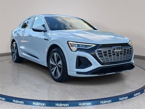 Used 2024 Audi Q8 e-tron Premium Plus image 4