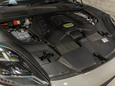 Used 2021 Porsche Cayenne Turbo S image 75