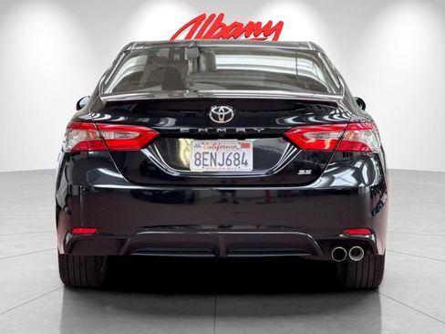 Used 2018 Toyota Camry SE image 5
