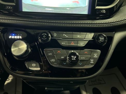 New 2026 Chrysler Pacifica Select image 17