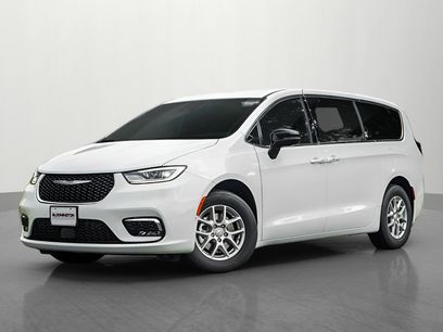 New 2025 Chrysler Pacifica Select