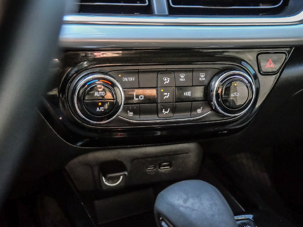 Used 2024 Chevrolet Trax LT w/ Driver Confidence Package FWD image 28