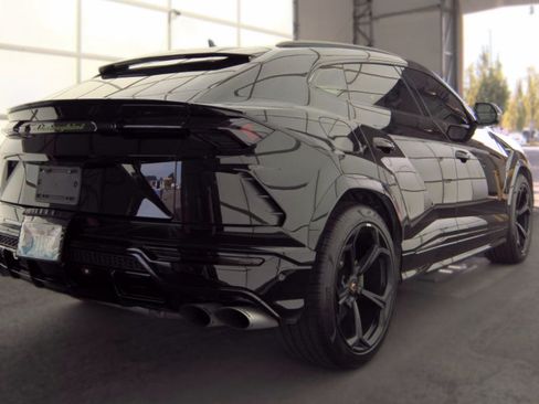 Used 2021 Lamborghini Urus AWD/4WD image 3