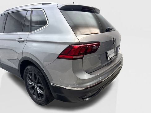 Used 2023 Volkswagen Tiguan SE w/ Panoramic Sunroof Package FWD image 19