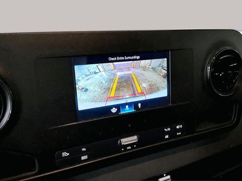 Used 2021 Mercedes-Benz Sprinter 2500 image 25