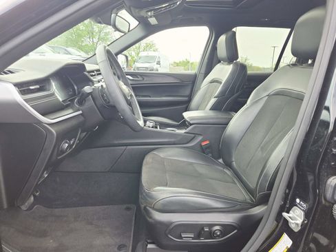 Used 2024 Jeep Grand Cherokee Altitude image 13