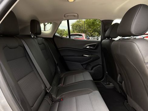 Used 2025 Chevrolet Trax LT image 31