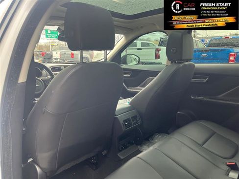 Used 2018 Jaguar F-PACE Premium image 35