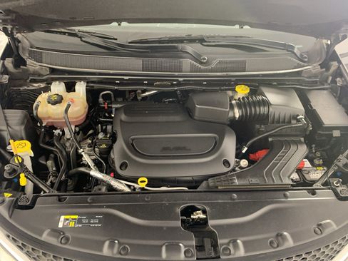 Used 2019 Chrysler Pacifica Limited FWD image 9