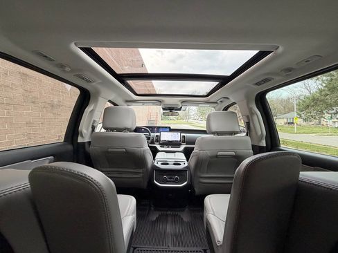 Used 2025 Ford Expedition Active image 25