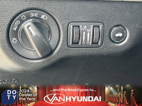 Used 2023 Chrysler 300 Touring w/ Sport Appearance Package image 25