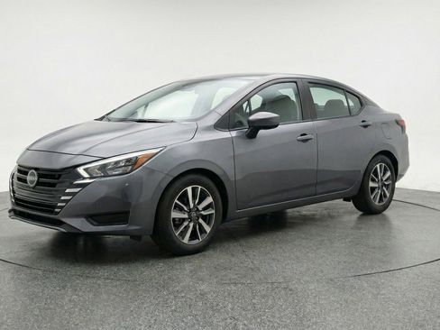 Used 2025 Nissan Versa SV image 3