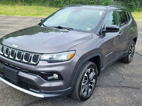 Used 2024 Jeep Compass Limited AWD/4WD image 3