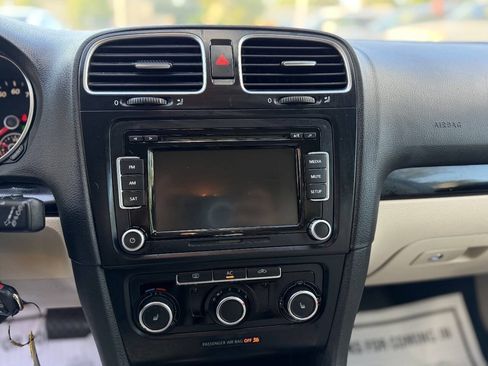 Used 2011 Volkswagen Jetta SE FWD image 12