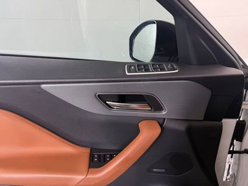 Used 2020 Jaguar F-PACE SVR image 27