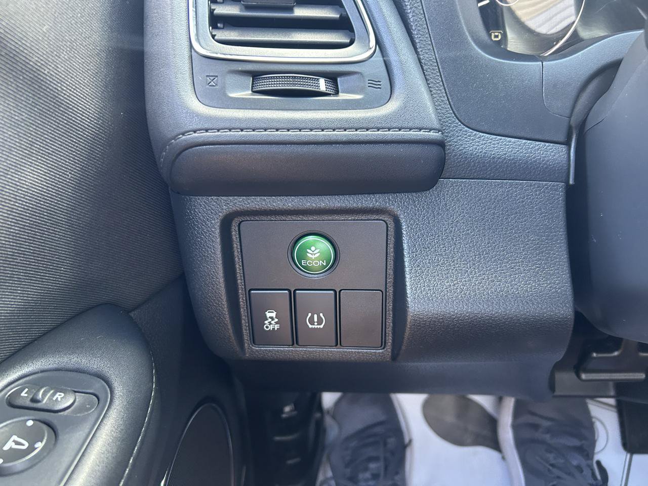 Used 2018 Honda HR-V EX image 26