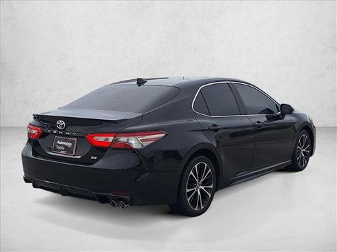 Used 2019 Toyota Camry SE image 5