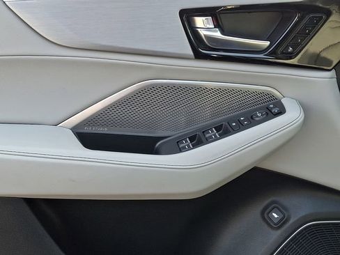 Used 2023 Acura MDX SH-AWD w/ Technology Package image 13