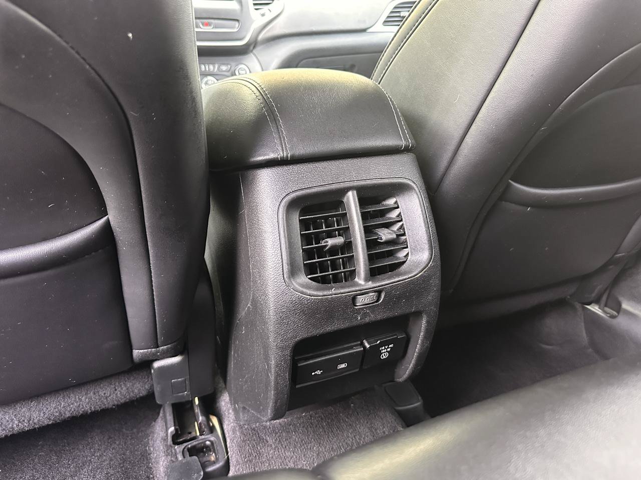 Used 2019 Jeep Cherokee Latitude Plus w/ Comfort/Convenience Group FWD image 29