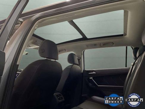 Used 2023 Volkswagen Tiguan SE w/ Panoramic Sunroof Package image 29