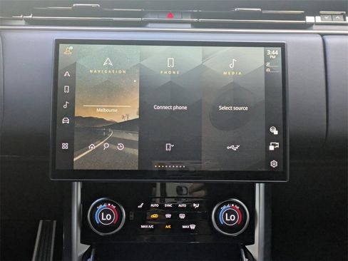 Used 2023 Land Rover Range Rover SE image 20