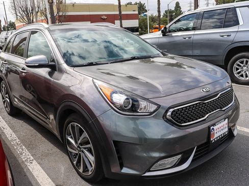 Used 2017 Kia Niro Touring w/ Advanced Technology Package image 5