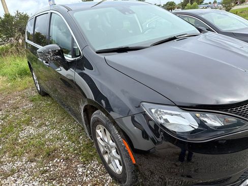 Used 2023 Chrysler Voyager LX FWD image 9