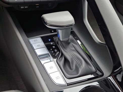 Certified 2025 Hyundai Elantra SEL FWD image 15