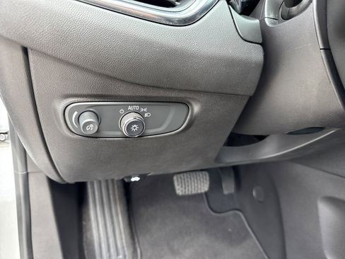 Used 2022 Chevrolet Equinox LT FWD image 17