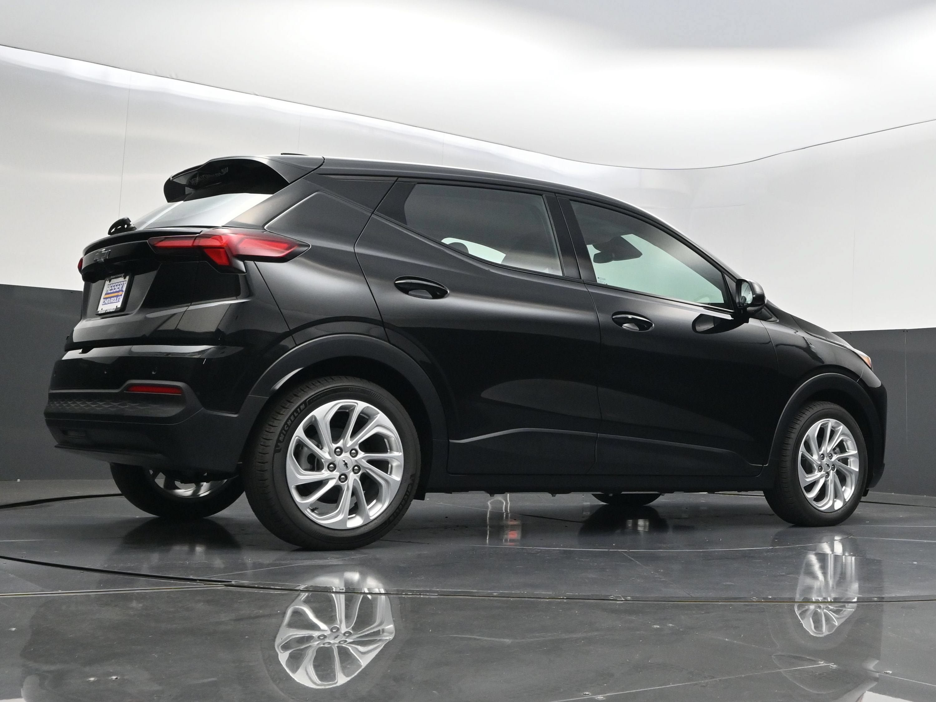 New 2027 Chevrolet Bolt LT w/ Comfort Package FWD image 41