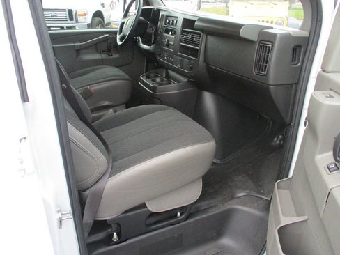 Used 2024 GMC Savana 2500 w/ Driver Convenience Package image 11
