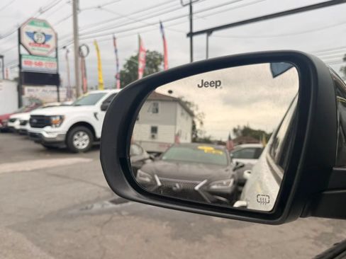 Used 2024 Jeep Compass Latitude AWD/4WD image 28