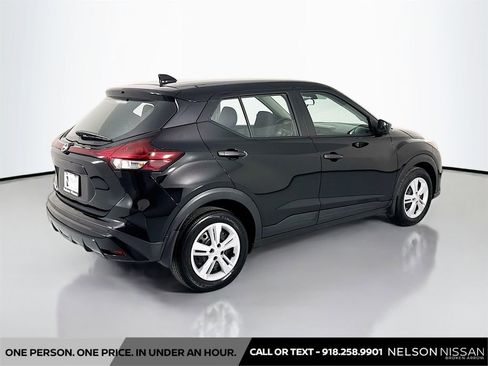 Certified 2025 Nissan Kicks Play S image 5