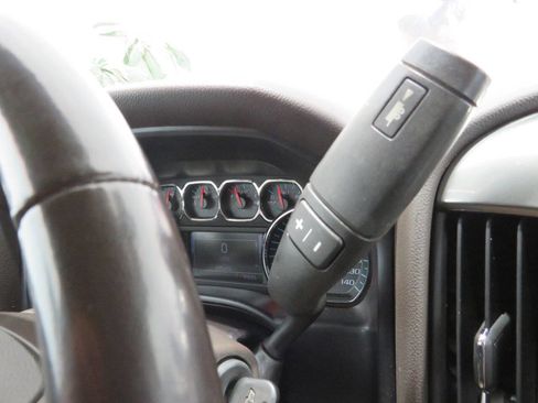 Used 2018 Chevrolet Silverado 1500 LT w/ Texas Edition image 17