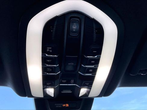 Used 2022 Porsche Macan image 27