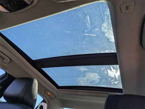 Used 2017 Chrysler 300 C image 18