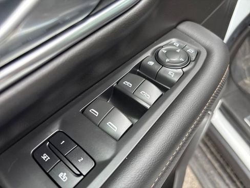 Used 2022 GMC Yukon AT4 image 15