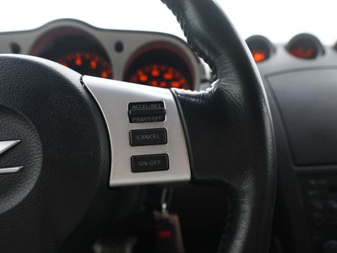 Used 2006 Nissan 350Z Touring RWD image 20