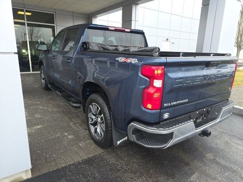 Used 2023 Chevrolet Silverado 1500 LT image 2