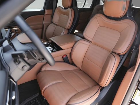 Used 2025 Lincoln Aviator Black Label image 10