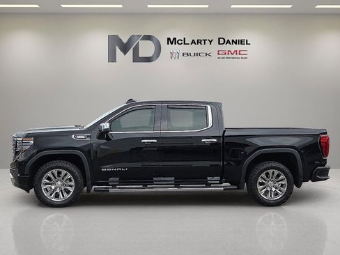 Certified 2024 GMC Sierra 1500 Denali w/ Technology Package AWD/4WD image 3