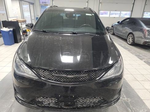 Used 2019 Chrysler Pacifica Limited image 7