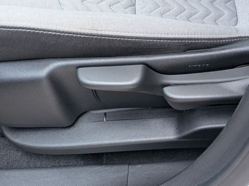 Used 2022 Chevrolet Equinox LS FWD image 21